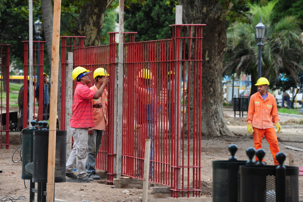 La Defensoría del Pueblo suspendió la colocación de rejas en Parque Lezama