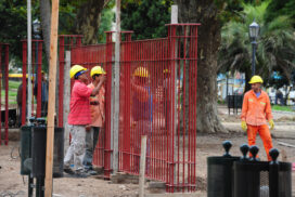 La Defensoría del Pueblo suspendió la colocación de rejas en Parque Lezama