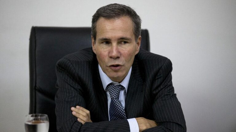 Caso Nisman: los vivos se aprovechan, porque el muerto no se puede defender