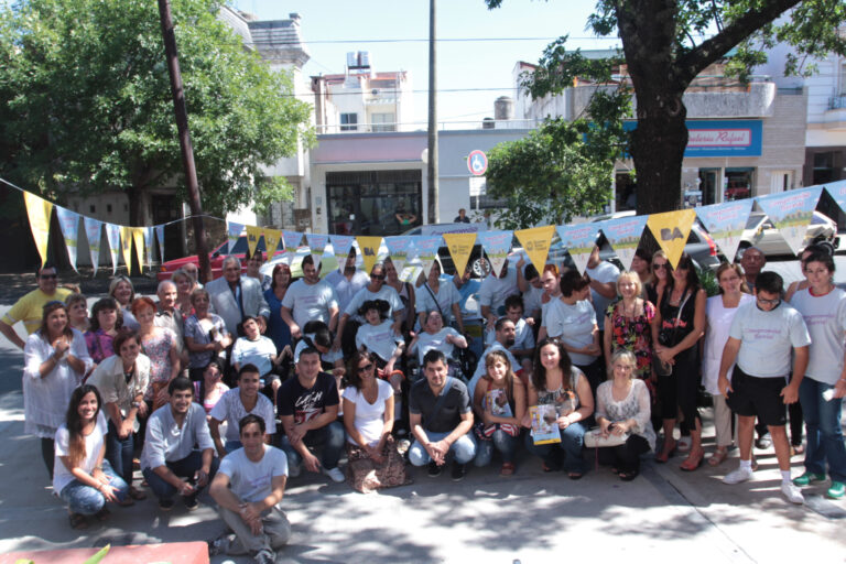 La Comuna 11 homenajeó a la Mujer con un mural en Villa Santa Rita