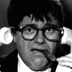 TATO BORES. La sana costumbre de reírse del poder