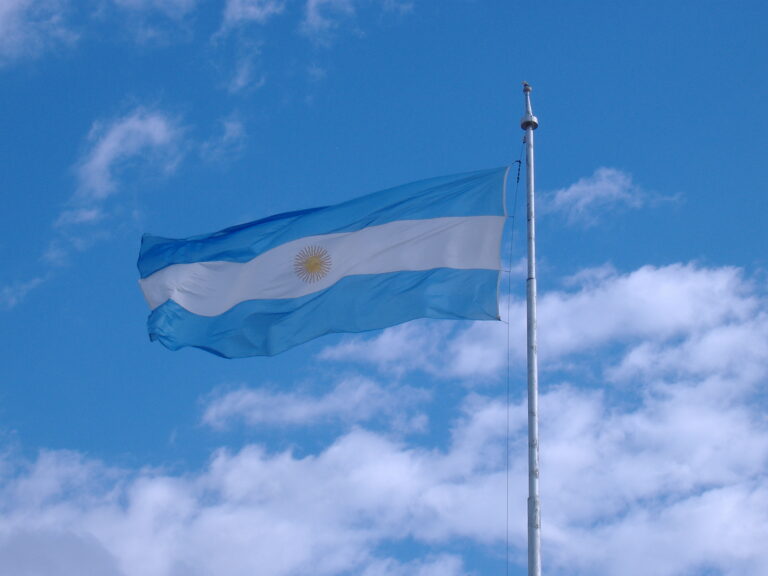 Bandera_argentina_-_Monumento_a_la_Bandera