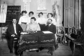 cecilia grierson tomando examen en facultad medicina - 1909