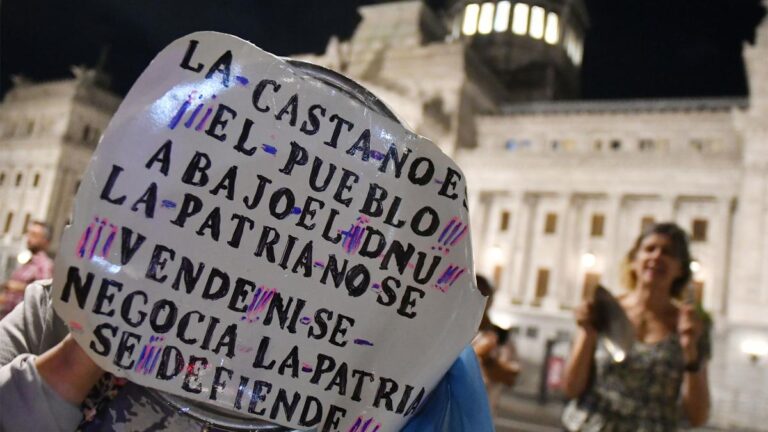 04-cacerolazo