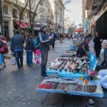 Bajó la cantidad de puestos de venta callejera, pero en Av. Avellaneda están firmes