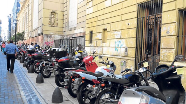 Peatones vs. personas que andan en moto