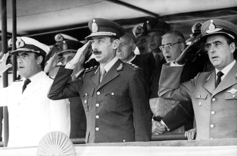 24-junta militar