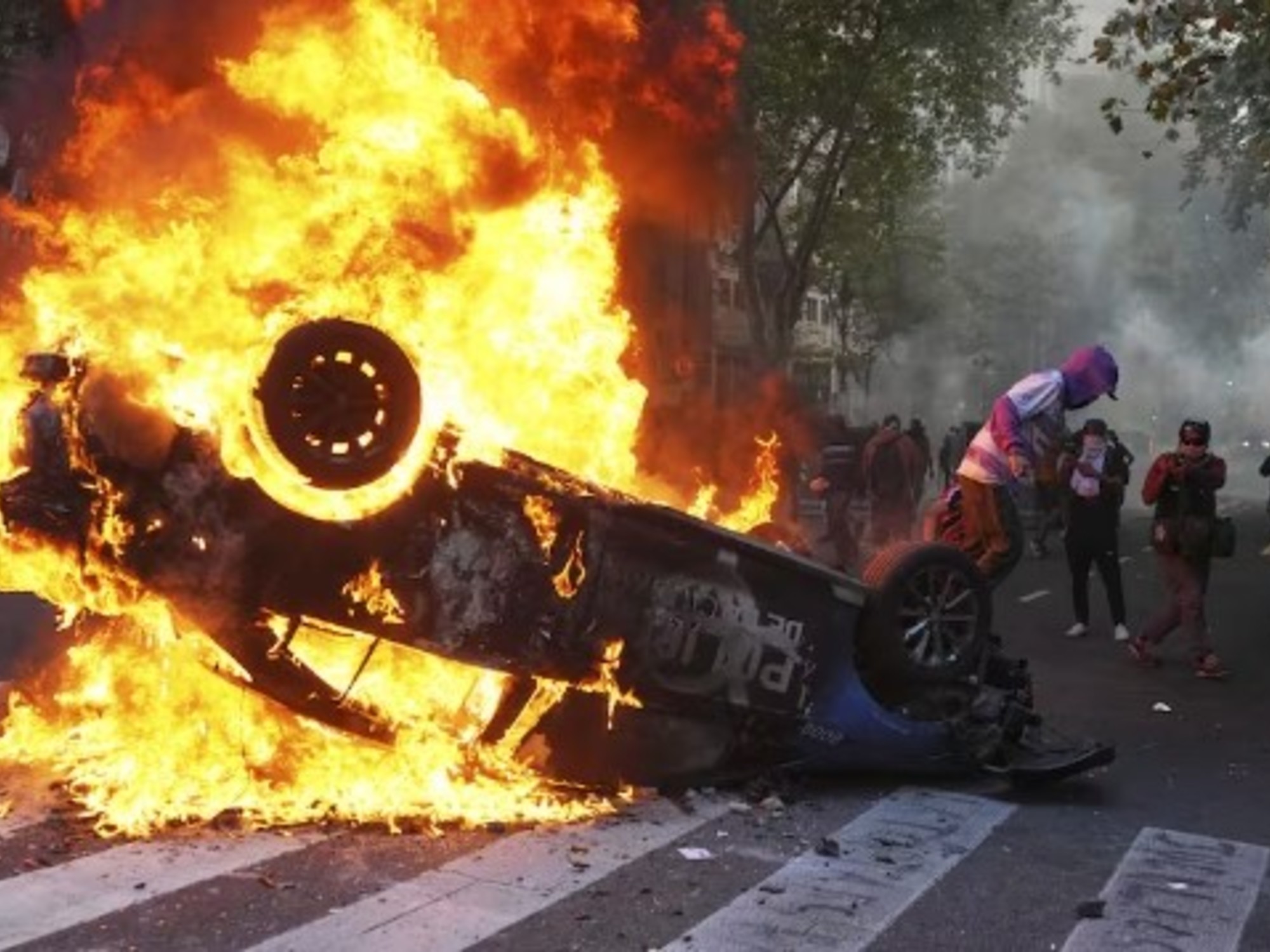 11-patrullero incendiado