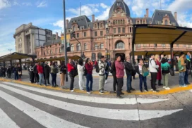 05-fila en constitucion colectivo