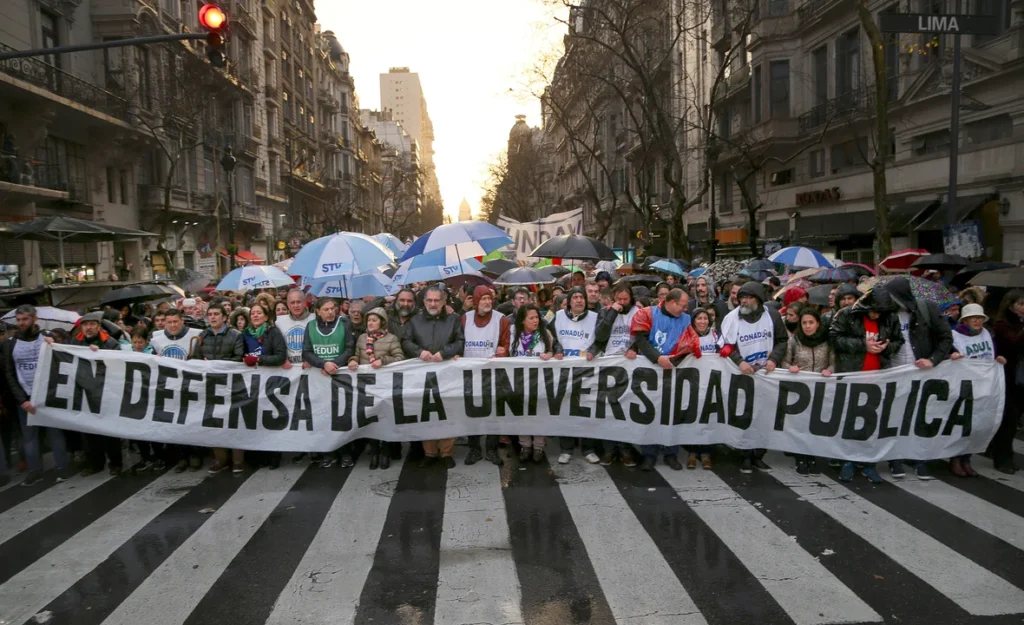 11-en defensa de la universidad