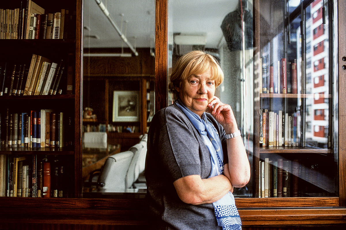 22-maria elena walsh