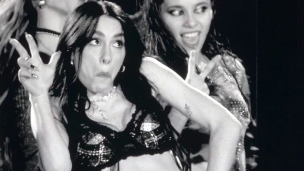 lali-haciendo-el-tres-2094763