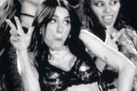 lali-haciendo-el-tres-2094763