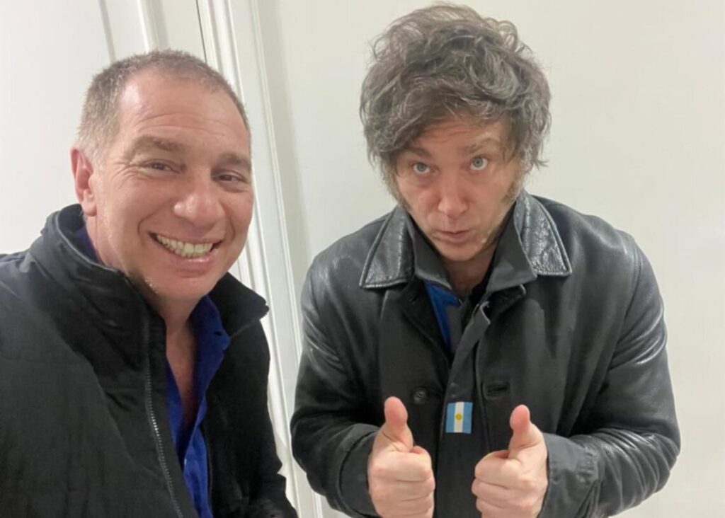 El nuevo ministro de Interior de Argentina, Diego Santilli, junto al presidente del país, Javier Milei, en una imagen publicada en su cuenta en X como agradecimiento al mandatario por el nombramiento