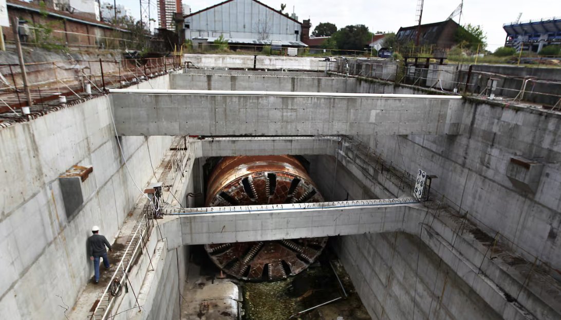 11-tuneladora oxidada