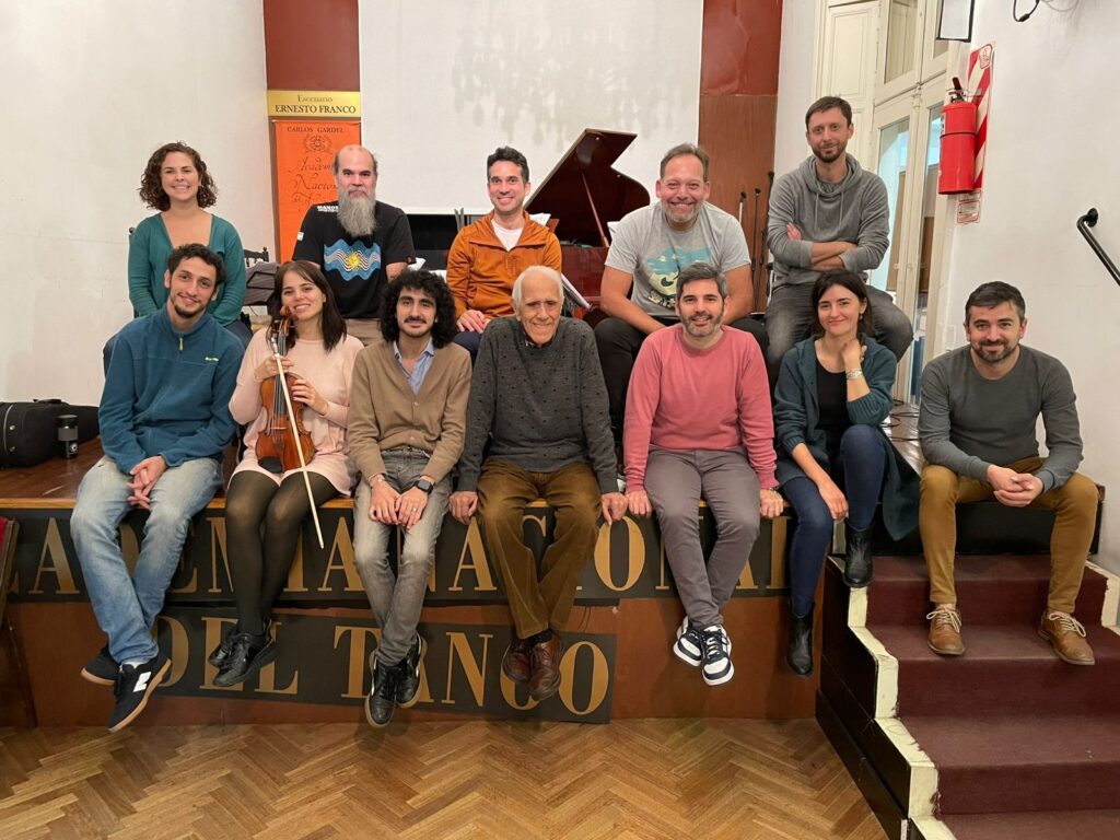 13-victor lavallen orquesta