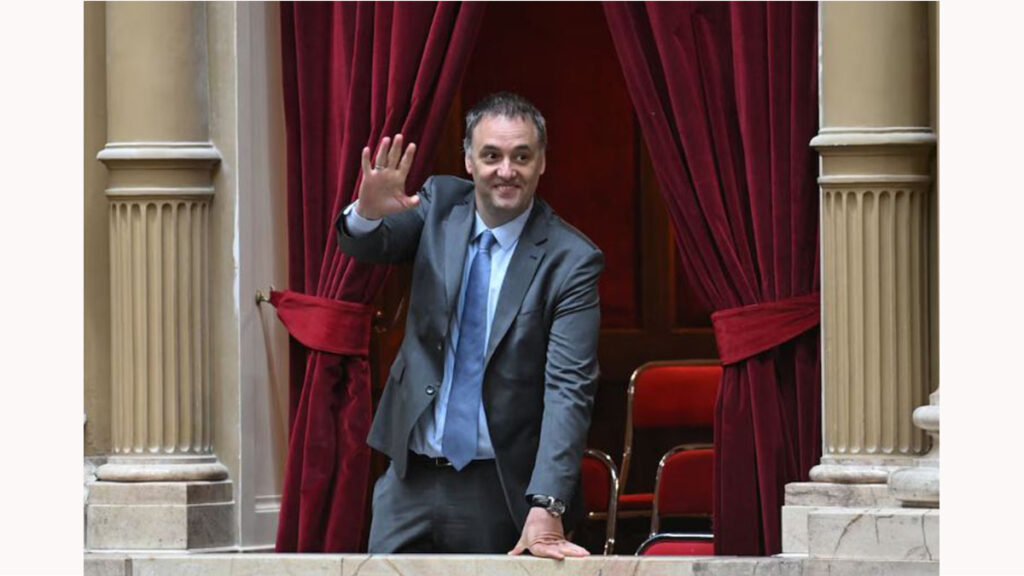 adorni-en-el-congreso-uno