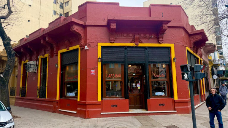 bar